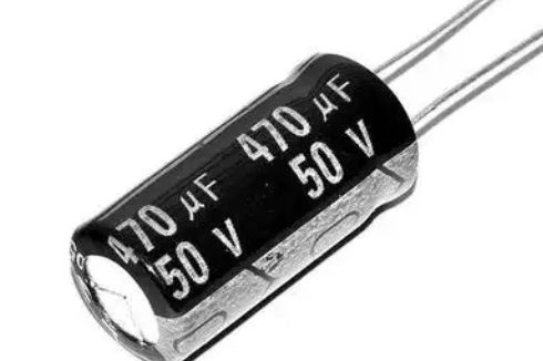 與固態(tài)電容相比，鉭電容的成本如何?